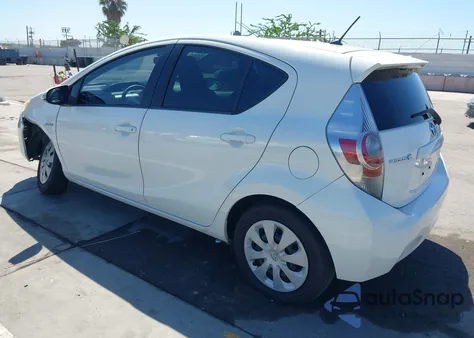 2013 Toyota Prius C One z USA, uszkodzony, nr VIN JTDKDTB33D1540416